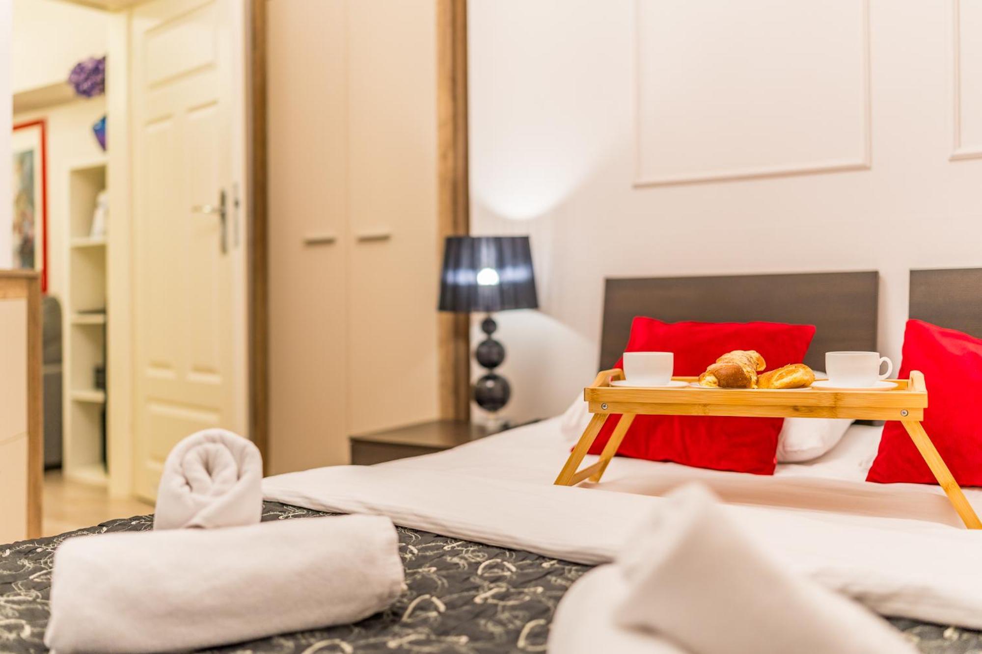 Apartment Piasek - Location, Patio, Tram&bus Nearby - By Rentujemy Krakow